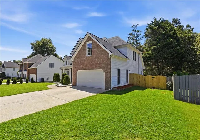 Photo 2 of Sale Pending at 2904 Montview Dr Sw, Marietta, GA 30060 | MLS# 7825140 | Listing updated on 2026-08-27