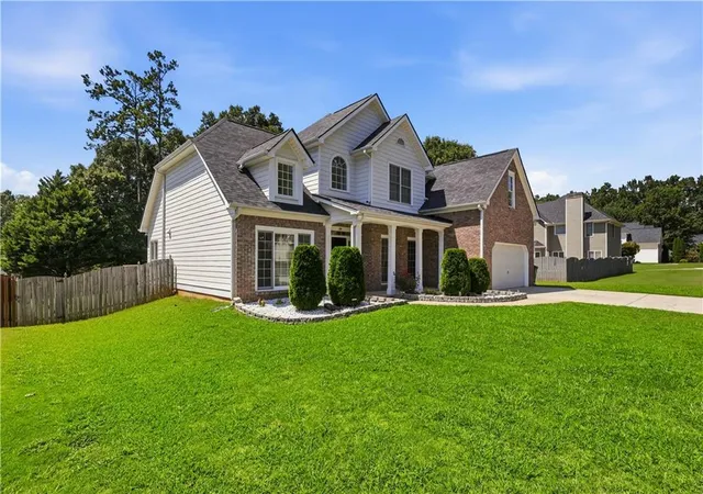 Photo 3 of Sale Pending at 2904 Montview Dr Sw, Marietta, GA 30060 | MLS# 7825140 | Listing updated on 2026-08-27