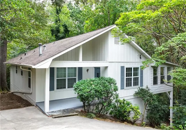Photo 2 of Single family home for sale at 819 Gardenia Ln, Decatur, GA 30033 | MLS# 7793715 | Listing updated on 2026-09-14