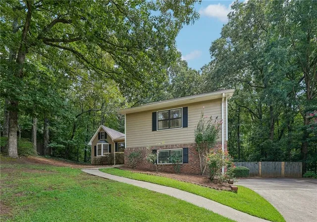Photo 2 of Sale Pending at 2192 Tully Wren Ne, Marietta, GA 30066 | MLS# 7822755 | Listing updated on 2026-08-29