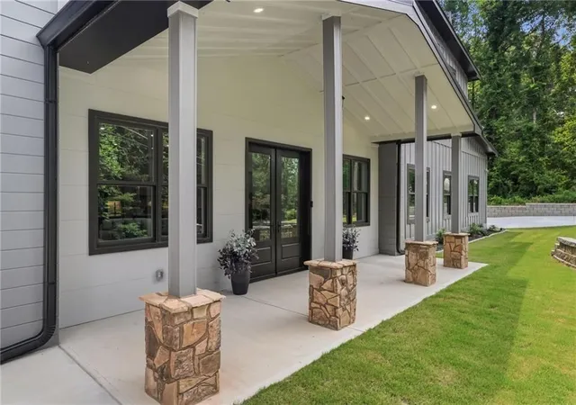 Photo 3 of Single family home for sale at 7258 Island Ml Rd SE, Acworth, GA 30102 | MLS# 7707119 | Listing updated on 2026-10-18