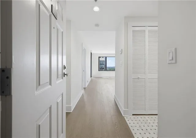2nd image of 3481 Lakeside Dr Ne #2706, Atlanta, GA 30326 | MLS# 7817192