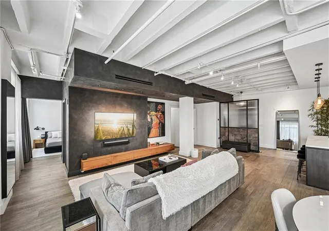 2nd image of 805 Peachtree St Ne #501, Atlanta, GA 30308 | MLS# 7814948