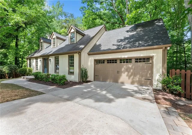 3rd image of 1476 W Lake Dr, Gainesville, GA 30501 | MLS# 7814313