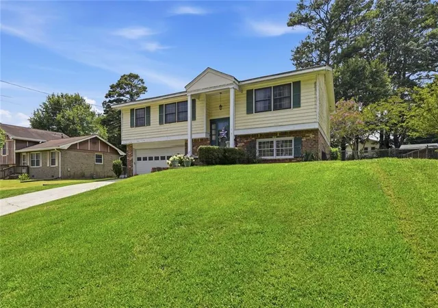 Homes for sale in Morrow, GA | 6049 Fairfield Dr, Morrow, GA 30260 | MLS# 7791373