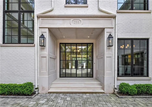 Photo 4 of Single family home for sale at 258 Pineland Rd NW, Atlanta, GA 30342 | MLS# 7806281 | Listing updated on 2026-07-23