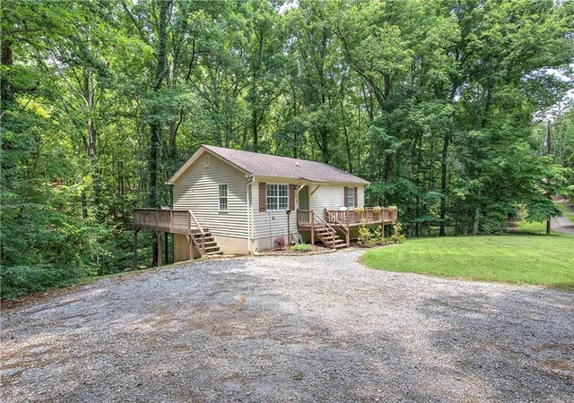 Photo 3 of Single family home for sale at 90 Amanda Ln Sw, Cartersville, GA 30120 | MLS# 7795594 | Listing updated on 2026-08-26