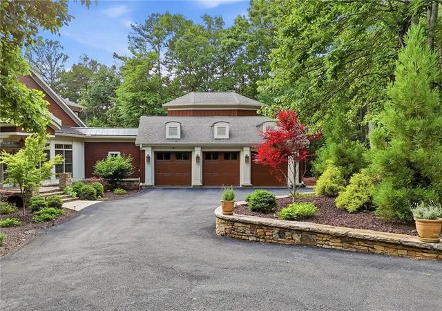 Photo 4 of Sale Pending at 549 Petit Ridge Dr, Jasper, GA 30143 | MLS# 7785104 | Listing updated on 2026-07-18