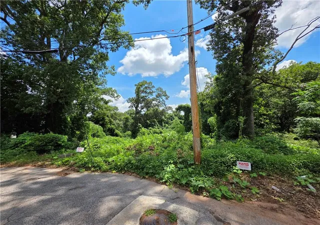 1st image of 1700 Oak Knoll Cir Se, Atlanta, GA 30315 | MLS# 7641751