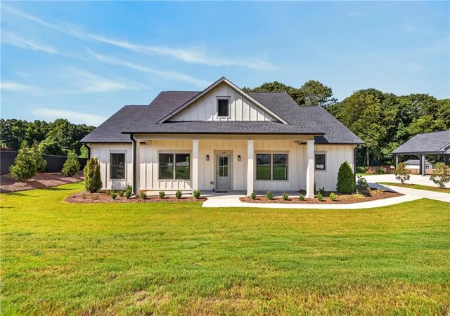 Photo 2 of Single family home for sale at 118 Henson Dr, Monroe, GA 30655 | MLS# 7829955 | Listing updated on 2026-09-01
