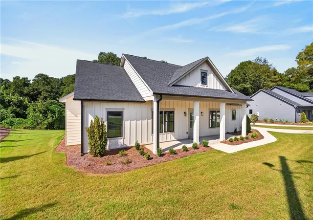 Photo 3 of Single family home for sale at 118 Henson Dr, Monroe, GA 30655 | MLS# 7829955 | Listing updated on 2026-09-01