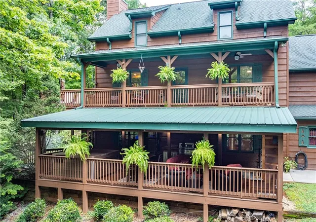 3rd image of 427 N Lake Dr, Ellijay, GA 30536 | MLS# 7815800