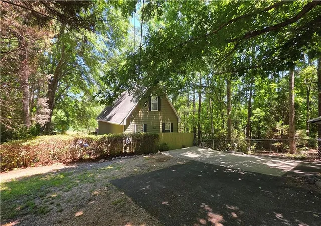 Photo 3 of Sale Pending at 356 Anchor Point Dr, Eatonton, GA 31024 | MLS# 7771611 | Listing updated on 2026-10-21