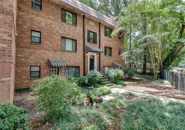 2nd image of 317 NE 3rd St NE, Atlanta, GA 30308