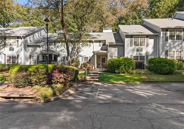Condo for sale at 3920 Riverlook Pkwy SE #206, Marietta, GA 30067 | MLS# 7858358
