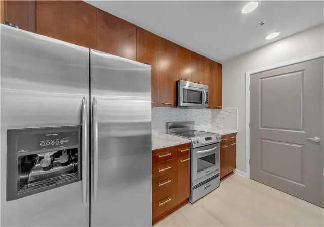 Photo 2 of Condo for sale at 3324 Peachtree Rd NE #1401, Atlanta, GA 30326 | MLS# 7819171 | Listing updated on 2026-08-17