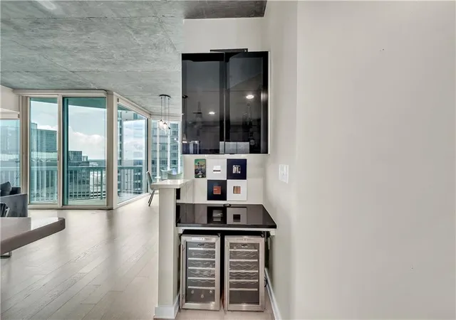 Photo 4 of Condo for sale at 3324 Peachtree Rd NE #1401, Atlanta, GA 30326 | MLS# 7819171 | Listing updated on 2026-08-17