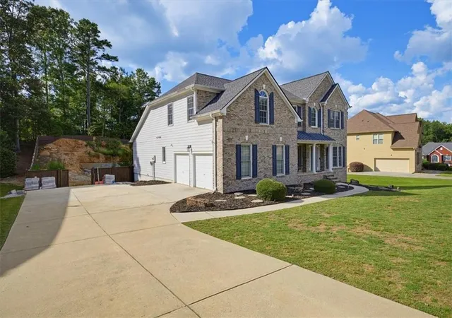 Photo 3 of Single family home for sale at 1841 River Crst Way, Lawrenceville, GA 30045 | MLS# 7807362 | Listing updated on 2026-08-30
