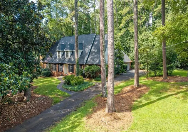 2nd image of 2267 Oxbow Cir, Stone Mountain, GA 30087 | MLS# 7816811