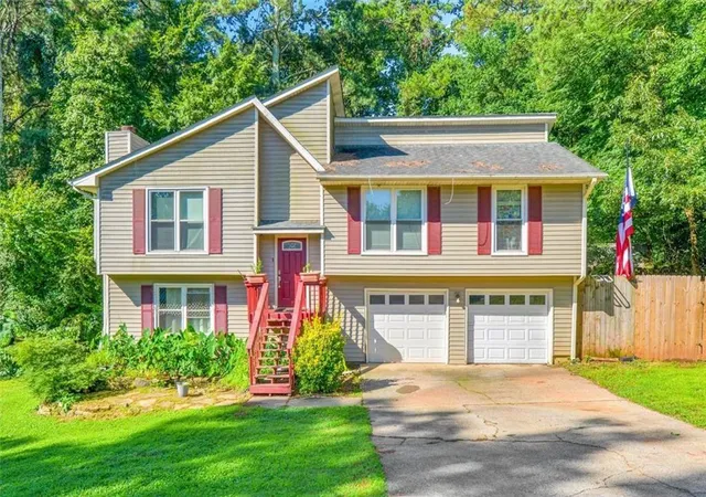 Photo 2 of Sale Pending at 4933 Woodstream Ln Nw, Acworth, GA 30102 | MLS# 7807575 | Listing updated on 2026-08-31