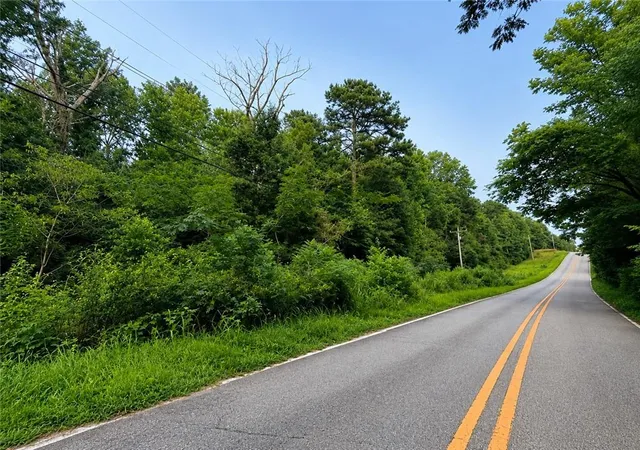 2nd image of 106 W Little River Ct, Eatonton, GA 31024 | MLS# 7821099