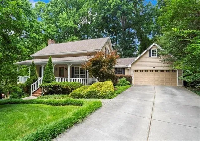 2nd image of 1052 Evelyn Ln Sw, Lilburn, GA 30047 | MLS# 7816716