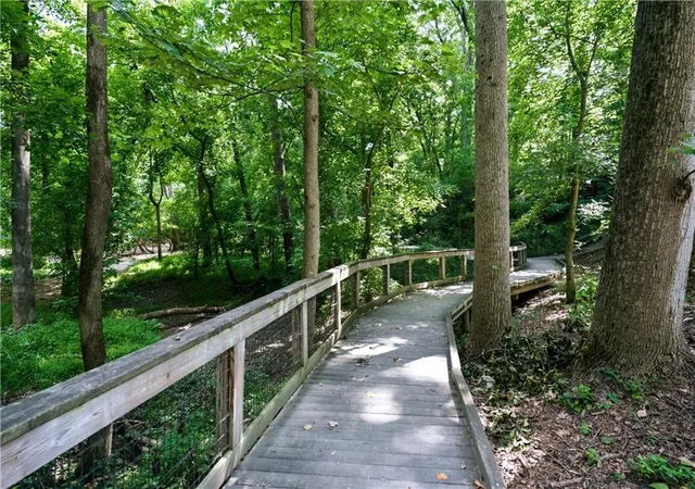 Listing Photo 2 - Condo for sale in building located at 276 Lakemoore Dr NE, Atlanta, GA 30342 - Unit #C