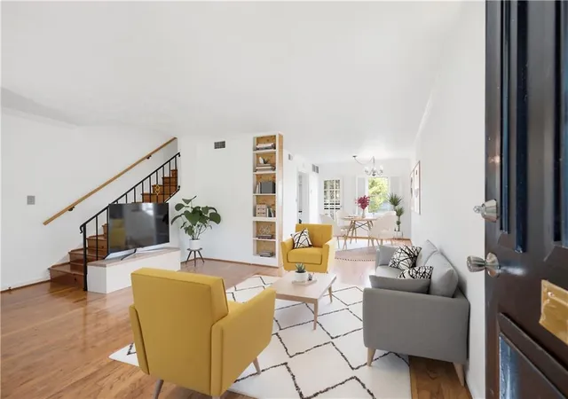 2nd image of 276 Lakemoore Dr NE, Atlanta, GA 30342