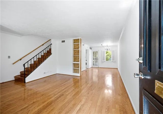 3rd image of 276 Lakemoore Dr NE, Atlanta, GA 30342