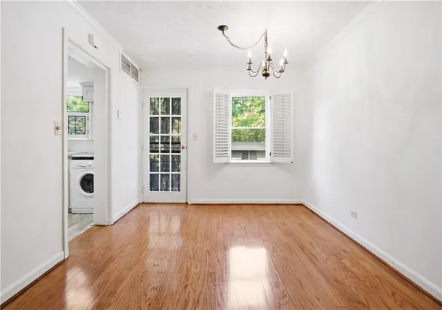 5th image of 276 Lakemoore Dr NE, Atlanta, GA 30342