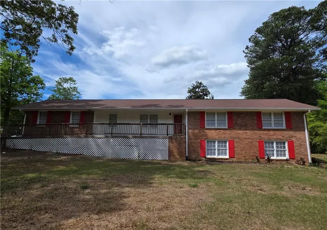 Photo 2 of Single family home for sale at 7016 Skyline Dr, Lithia Springs, GA 30122 | MLS# 7751745 | Listing updated on 2026-08-19