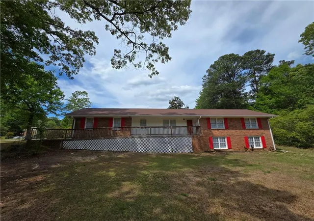 Photo 2 of Single family home for sale at 7016 Skyline Dr, Lithia Springs, GA 30122 | MLS# 7751745 | Listing updated on 2026-08-19