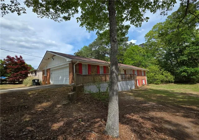 Photo 3 of Single family home for sale at 7016 Skyline Dr, Lithia Springs, GA 30122 | MLS# 7751745 | Listing updated on 2026-08-19
