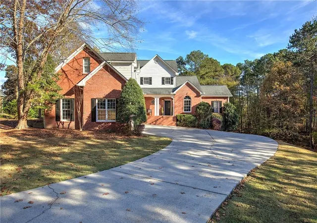 Single Family Residence at 388 Double Tree Dr Se, Calhoun, GA 30701 | MLS# 7487965 | | Sold on 2025-01-28