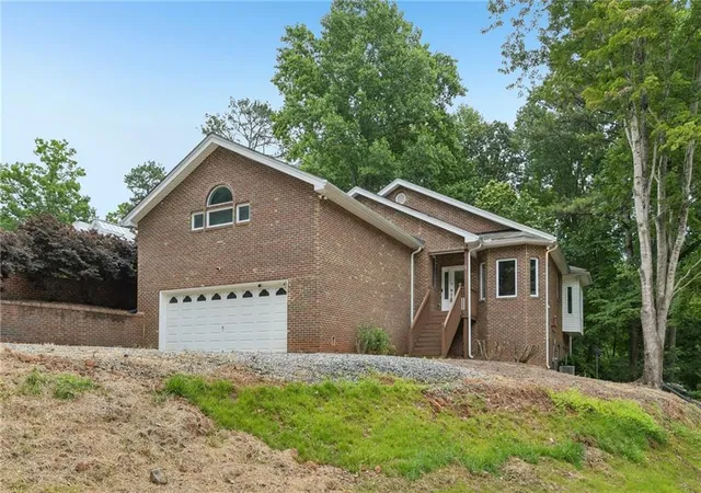Homes for sale in Flowery Branch, GA | 6137 White Oak Dr, Flowery Branch, GA 30542 | MLS# 7786220