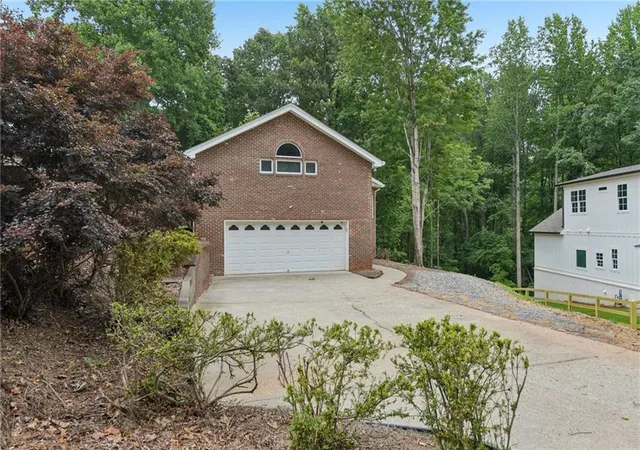 Homes for sale in Flowery Branch, GA | 6137 White Oak Dr, Flowery Branch, GA 30542 | MLS# 7786220