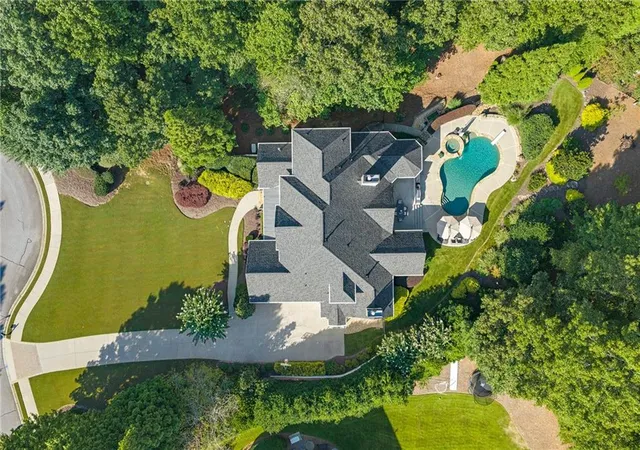 Photo 3 of Sale Pending at 240 Pembrook Pl, Roswell, GA 30075 | MLS# 7815784 | Listing updated on 2026-09-16