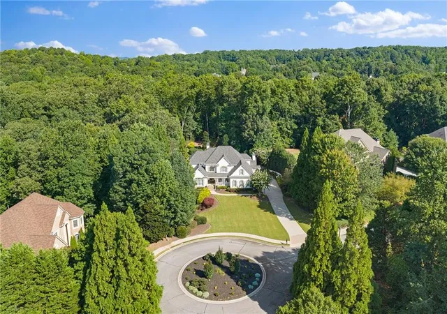 Photo 3 of Sale Pending at 240 Pembrook Pl, Roswell, GA 30075 | MLS# 7815784 | Listing updated on 2026-09-16