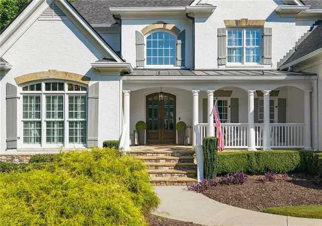 Photo 4 of Sale Pending at 240 Pembrook Pl, Roswell, GA 30075 | MLS# 7815784 | Listing updated on 2026-09-16