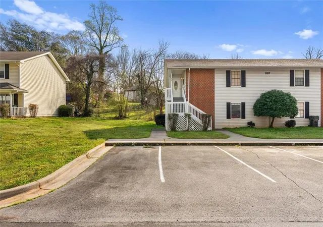 2nd image of 1107 Brookwood Ln #29, Dalton, GA 30720 | MLS# 7785766