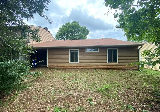 2nd image of 1555 Burnstone Dr, Stone Mountain, GA 30088 | MLS# 7777837