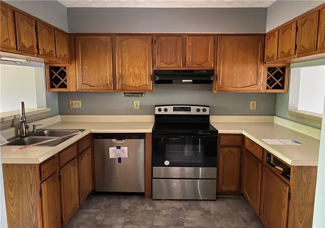 5th image of 1555 Burnstone Dr, Stone Mountain, GA 30088 | MLS# 7777837