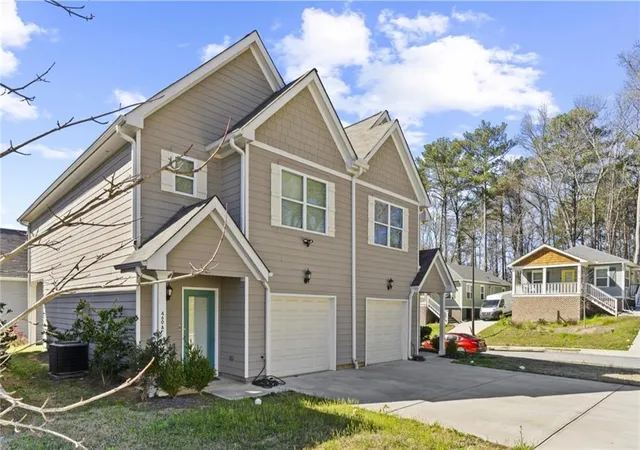 3rd image of 460 Village Creek Dr #B, Atlanta, GA 30354 | MLS# 7735137
