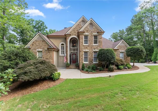 Photo 2 of Single family home for sale at 2819 Ne Point Overlook, Gainesville, GA 30501 | MLS# 7810667 | Listing updated on 2026-09-03
