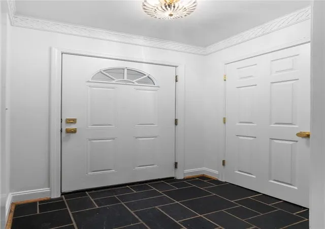 Listing Photo 3 - Condo for sale in building located at 1476 Kenwood Ave, Atlanta, GA 30309