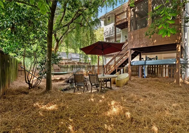 Listing Photo 2 - Condo for sale in building located at 1476 Kenwood Ave, Atlanta, GA 30309