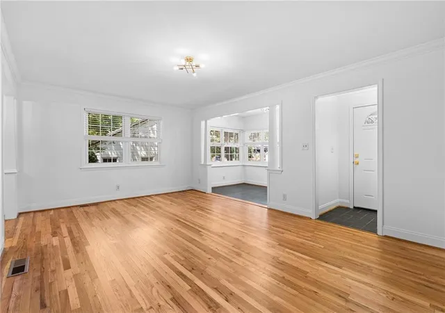 Listing Photo 4 - Condo for sale in building located at 1476 Kenwood Ave, Atlanta, GA 30309