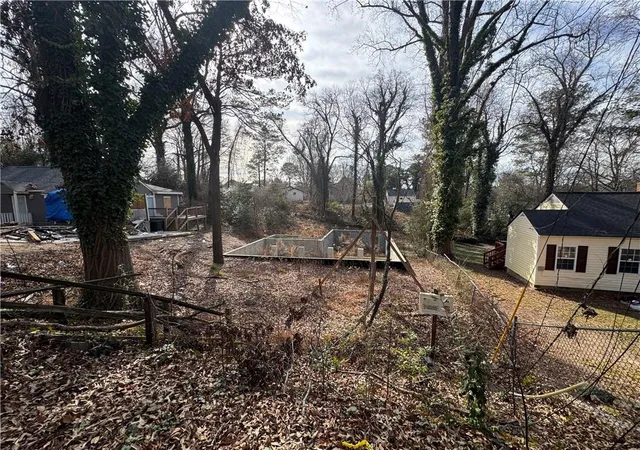 2nd image of 2034 Arlington Cir Nw, Atlanta, GA 30318 | MLS# 7707458