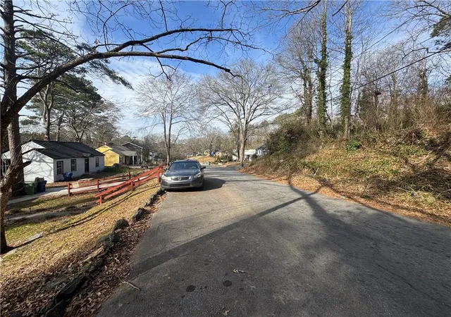 3rd image of 2034 Arlington Cir Nw, Atlanta, GA 30318 | MLS# 7707458