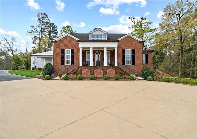 Photo 4 of Single family home for sale at 315 E Line St, Calhoun, GA 30701 | MLS# 7743118 | Listing updated on 2026-09-27